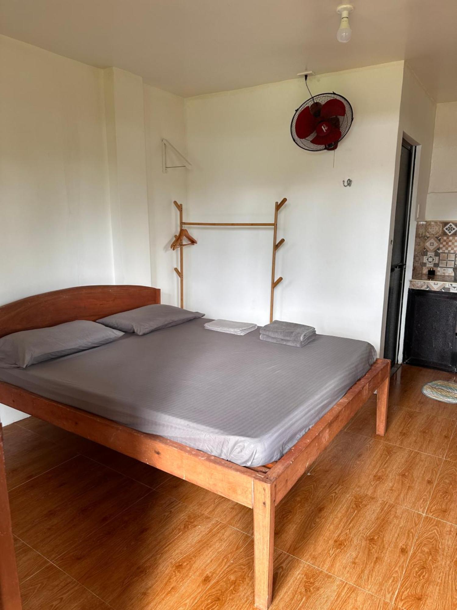 Cris & Mar Homestay Burgos  Dış mekan fotoğraf