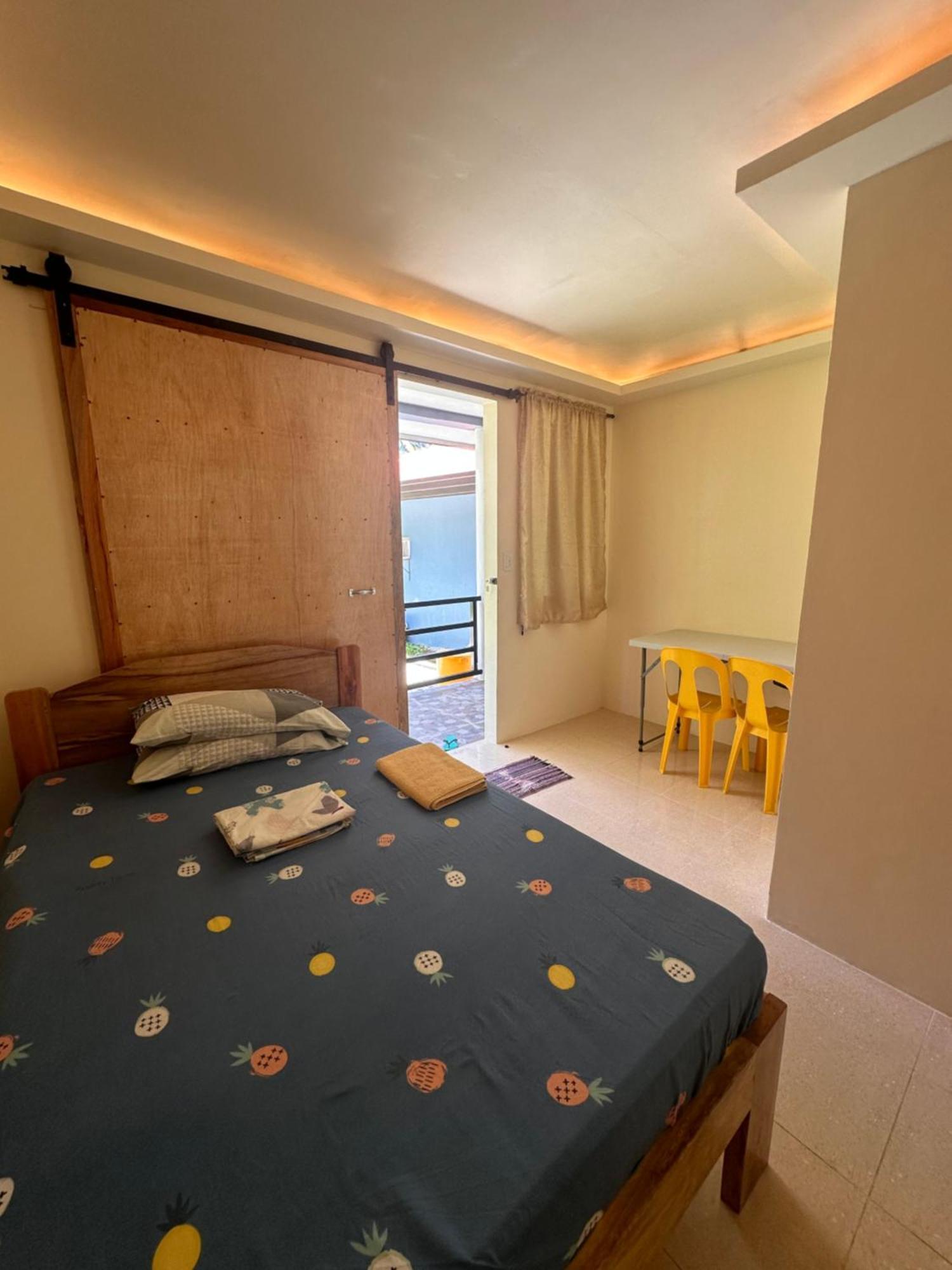 Cris & Mar Homestay Burgos  Dış mekan fotoğraf