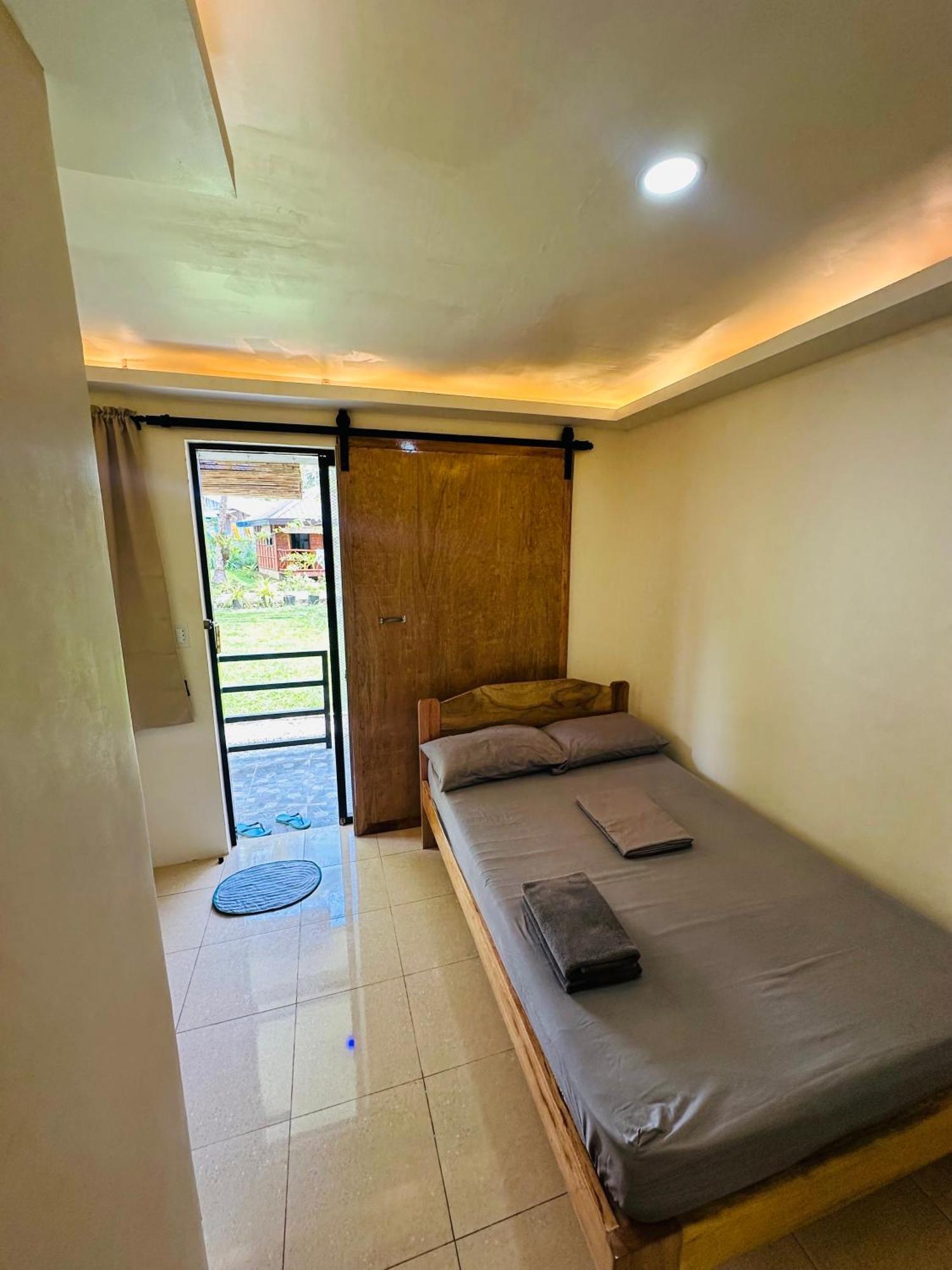 Cris & Mar Homestay Burgos  Dış mekan fotoğraf